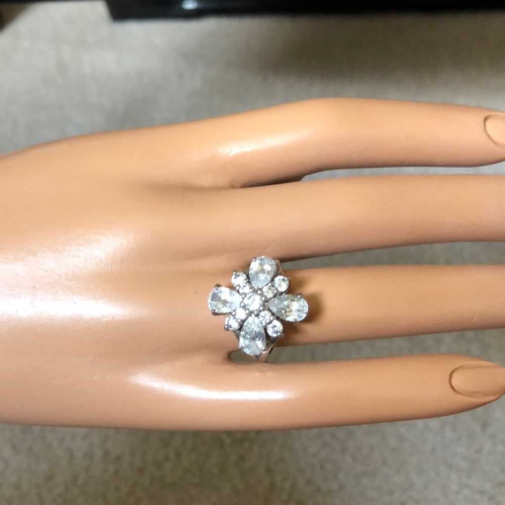 Stunning cocktail ring. Size 7